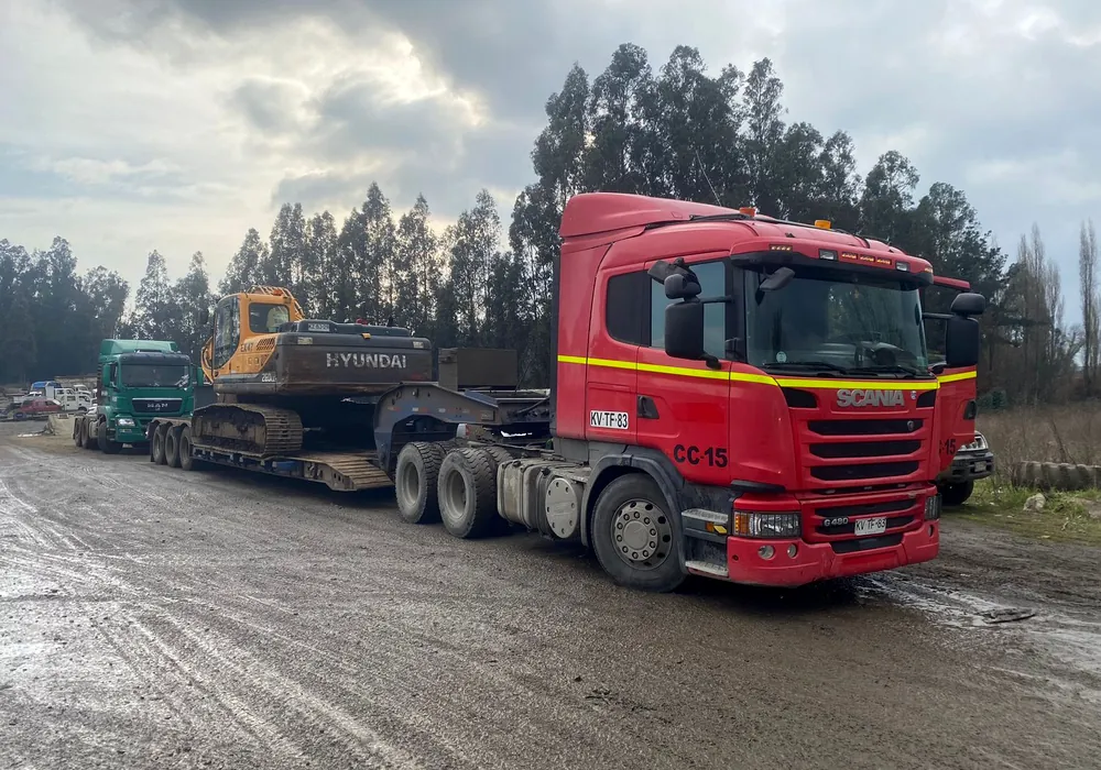 Cama baja con maquinaria transportada