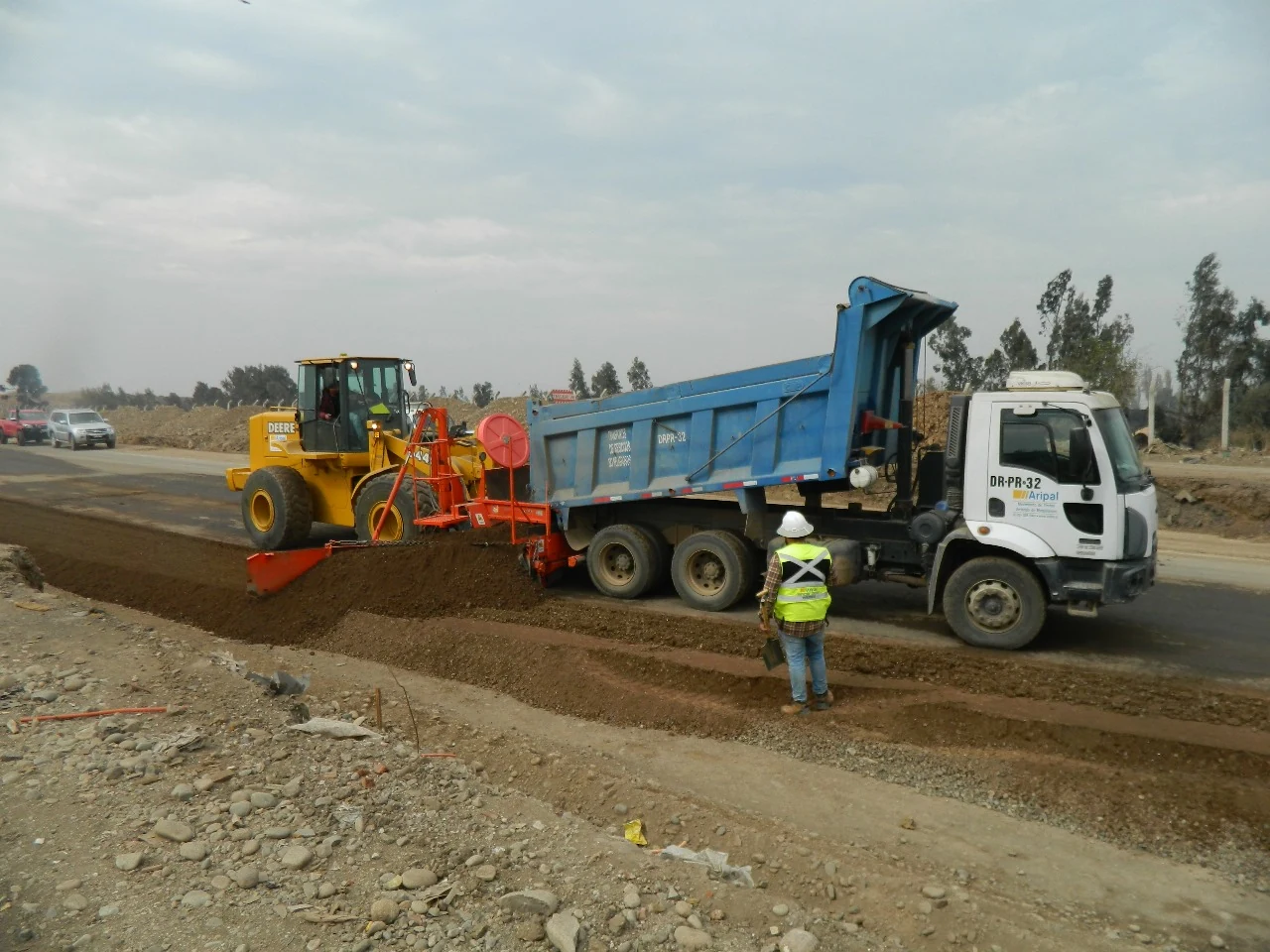Extendido de bermas y apoyo operativo en terreno