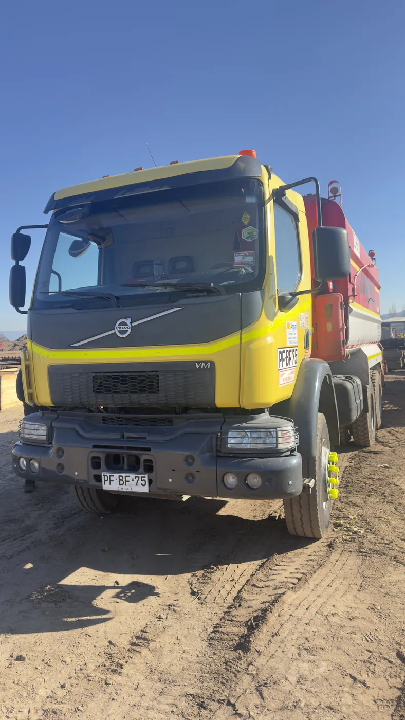 Camión aljibe Volvo presurizado 20.000 litros - foto 2